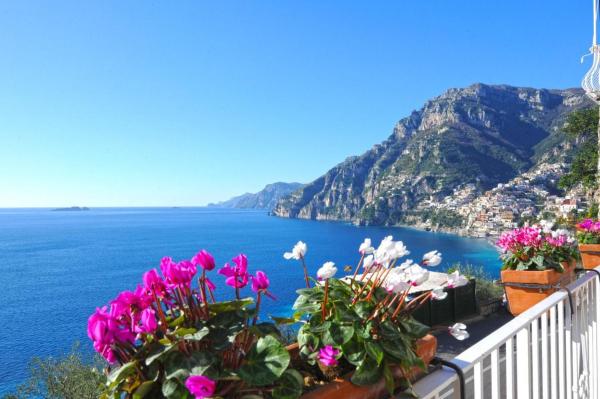 A la foto es mostra l'objecte La Sorgente del Sole situat a la ciutat de Positano.