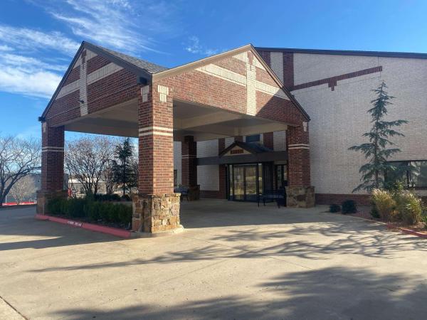 Auf dem Foto ist das Objekt SureStay Plus by Best Western Edmond in der Stadt Edmond zu sehen.