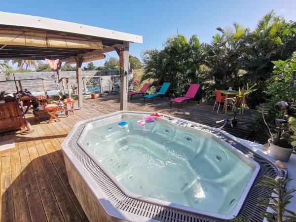 En la foto se muestra el objeto Bungalow La Perle - Jacuzzi - Piscine ubicado en la ciudad de Guillot.