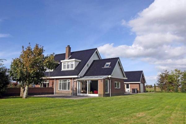 A la foto es mostra l'objecte Familiehuis Dacha op de Slufterweg situat a la ciutat de De Cocksdorp.