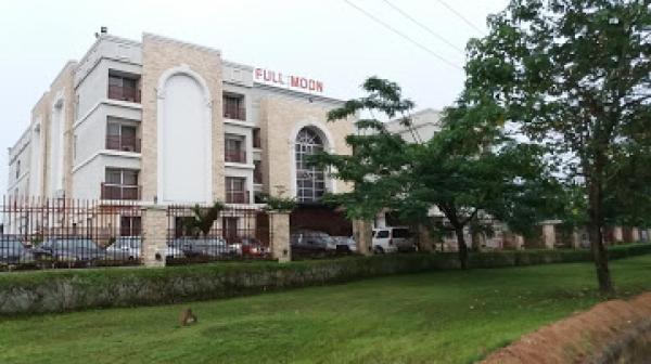 A la foto es mostra l'objecte Full Moon Hotel - Penthouse situat a la ciutat de Owerri.