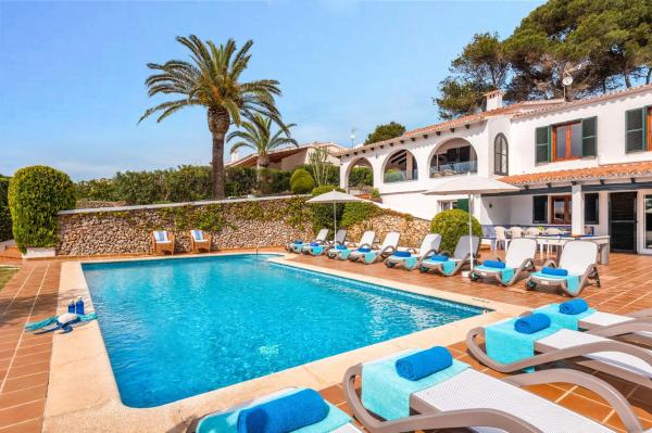 På bildet vises objektet Villa Binibeca Beach by Villa Plus som ligger i byen Binibeca.