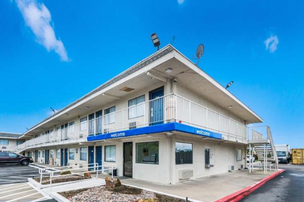 På billedet ses objektet Motel 6-Irving, TX - Dallas beliggende i byen Irving.