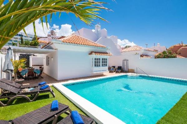 A la foto es mostra l'objecte Casa Virgo situat a la ciutat de Adeje.