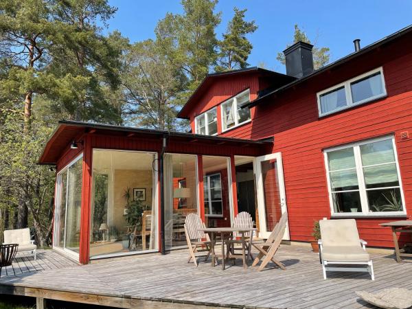 照片显示了位于Värmdö市的Villa Myttinge物件。