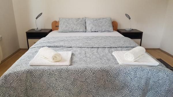 A la foto es mostra l'objecte Apartman Jovanović situat a la ciutat de Lug.