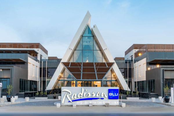 A la foto es mostra l'objecte Radisson Blu Hotel Riyadh Qurtuba situat a la ciutat de Riad.