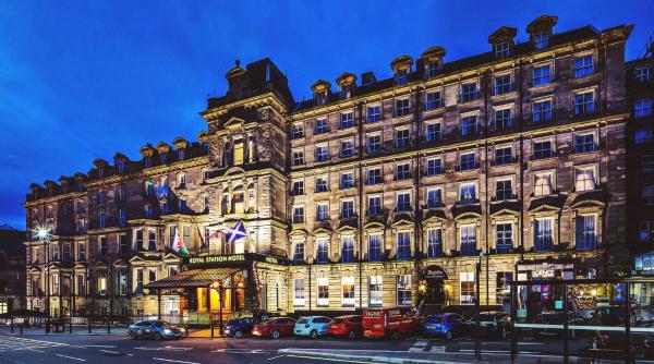 A la foto es mostra l'objecte Royal Station Hotel- Part of the Cairn Collection situat a la ciutat de Central Station.