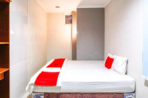Na zdjęciu widoczny jest obiekt RedDoorz @ Citraland Surabaya położony w mieście Watulawang.
