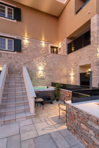 A la foto es mostra l'objecte TEONA Luxury Studio Apartment with jacuzzi and terrace sea view situat a la ciutat de Sali.