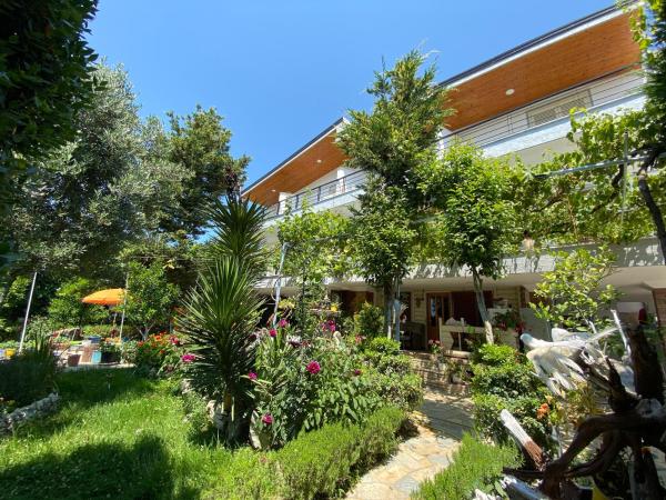 На фото показан объект Bellavista Villa, расположенный в городе Gjuricaj.