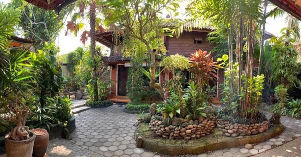 照片显示了位于Gilimanuk市的The Arya guest house物件。