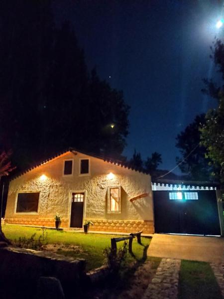 A la foto es mostra l'objecte Las Flores, casa del valle situat a la ciutat de Potrerillos.