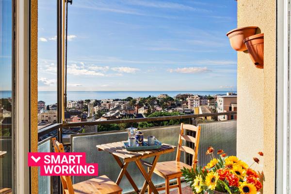 A la foto es mostra l'objecte Homey Seaview Apartment by Wonderful Italy situat a la ciutat de Gènova.