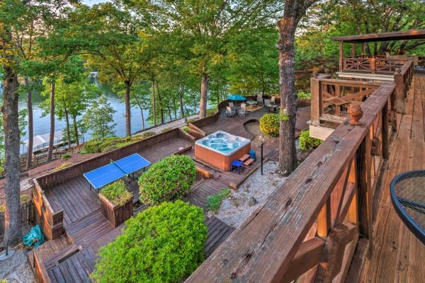 Zdjęcie 1: Dock, Hot Tub & Kayaks: Luxe Hot Springs Lakehouse