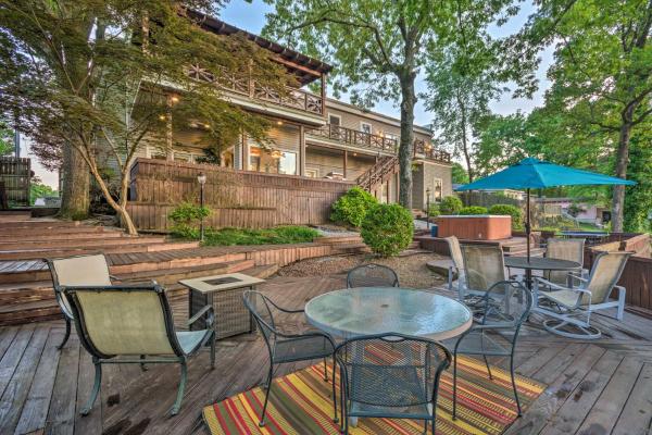 Zdjęcie 2: Dock, Hot Tub & Kayaks: Luxe Hot Springs Lakehouse