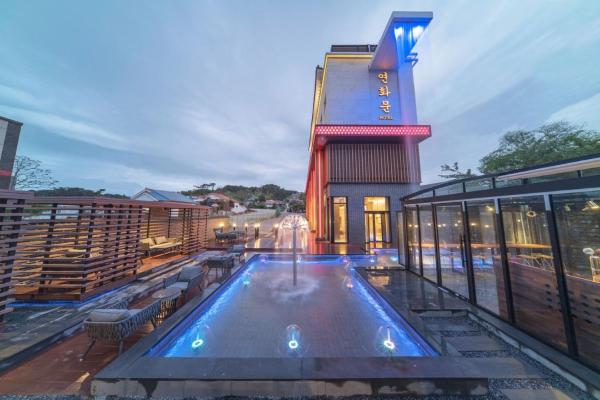 A la foto es mostra l'objecte Yeon Hwa Moon Hotel situat a la ciutat de Incheon.