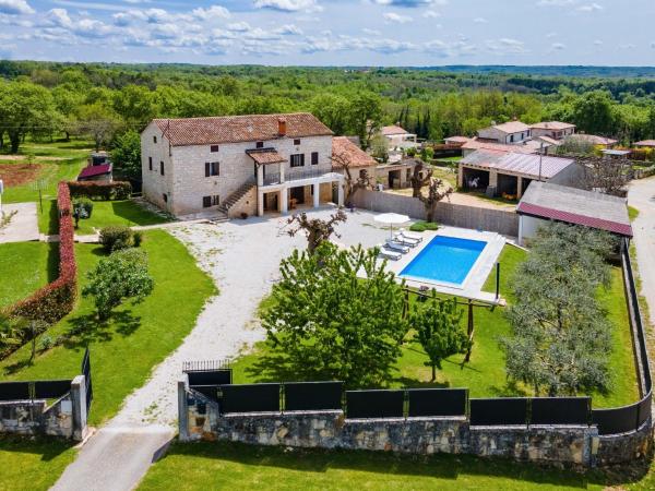Na zdjęciu widoczny jest obiekt Holiday Home Vera by Interhome położony w mieście Sveti Ivan.