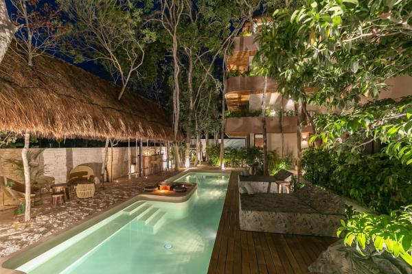 Na zdjęciu widoczny jest obiekt Zereno Tulum Beach Club Access położony w mieście Tulum.