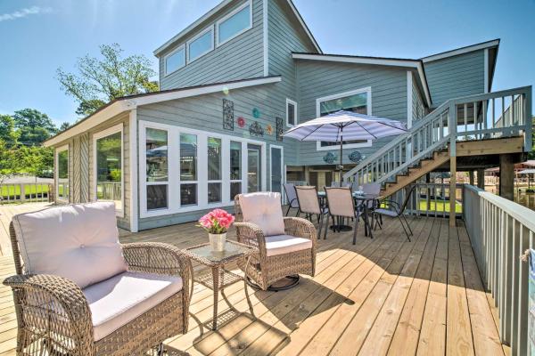 Bright Home W/ Dock On Lake Conroe! - Willis, TX