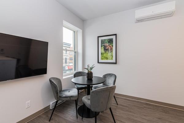 Billede 9: Stylish & Fun 1 Bedroom Apartment in Le Plateau by Den Stays