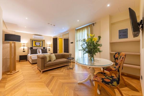 Foto 6: IPELHOME - Plaka Boutique Apartments