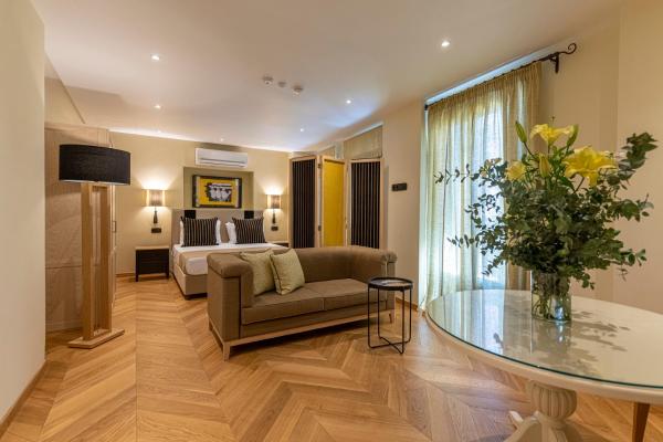 Foto 3: IPELHOME - Plaka Boutique Apartments