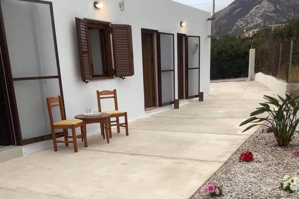 En la foto se muestra el objeto Haroupia ubicado en la ciudad de Agios Padeleimon.