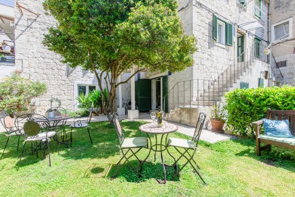 På billedet ses objektet JeS Old Town Luxury Rooms beliggende i byen Split.