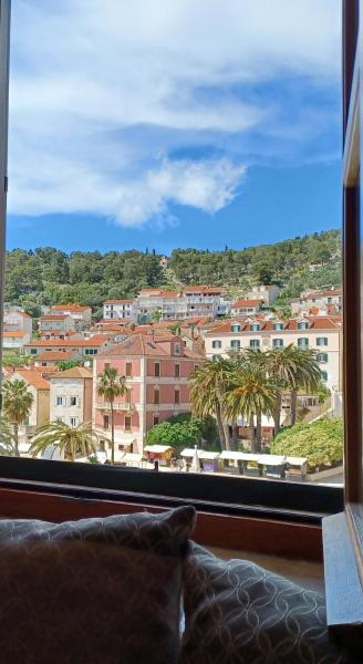 A la foto es mostra l'objecte Apartment Lilly with Amazing City View situat a la ciutat de Hvar.