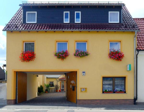 Auf dem Foto ist das Objekt Pension Sigwarth in der Stadt Lausa zu sehen.