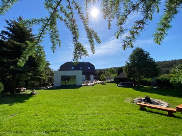 Na zdjęciu widoczny jest obiekt VILLA DANUTA- WISELKA, direct at National Park, big garden, 4 bedrooms, private SAUNA położony w mieście Wisełka.