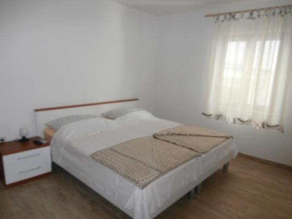 写真にはスサク市にあるRoom in Susak with air conditioning, W-LAN (3865-4)が写っています。