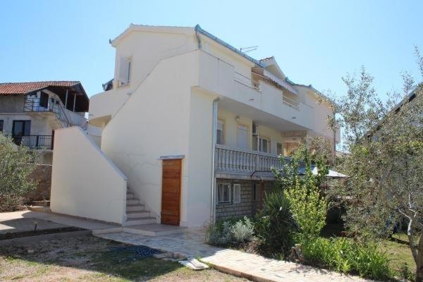 A la foto es mostra l'objecte Apartment in Pirovac with Terrace, Air condition, WIFI, Washing machine (4793-1) situat a la ciutat de Pirovac.