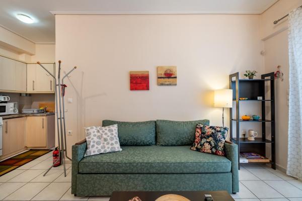 Bild 2: Flat in excellent location with private parking