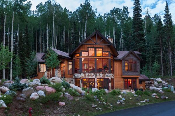 The photo shows the Twilight 192 Tacoma Drive located in the city of Durango Mountain Resort.