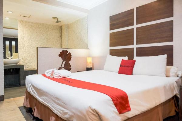 A la foto es mostra l'objecte RedDoorz near Waterboom Lippo Cikarang situat a la ciutat de Cikarang.
