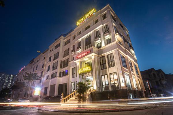 På billedet ses objektet Hotel Royal II beliggende i byen Vân Lũng.