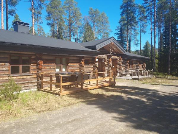 A la foto es mostra l'objecte Ruka Aava situat a la ciutat de Ruka.