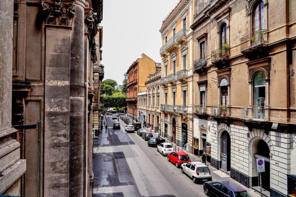 A la foto es mostra l'objecte B&B Giardino Bellini-centro situat a la ciutat de Catània.