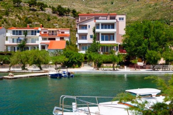 En la foto se muestra el objeto Duplex Apartment for 10 persons - Beach House Ana ubicado en la ciudad de Duće.