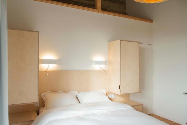 Στη φωτογραφία φαίνεται το αντικείμενο Une chambre à l'Economat που βρίσκεται στην πόλη Μπορντώ.