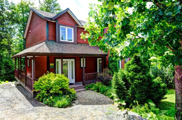 På bildet vises objektet Chalets Alpins - 09 Chemin des Skieurs som ligger i byen Stoneham.
