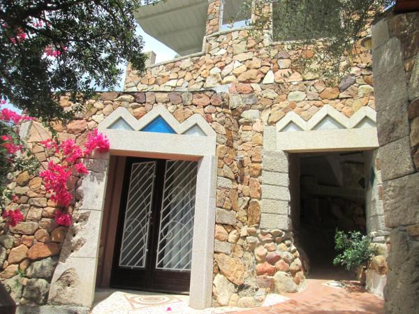 Nella foto è visibile l'oggetto Sardinia Yellow House situato nella città di Solanas.