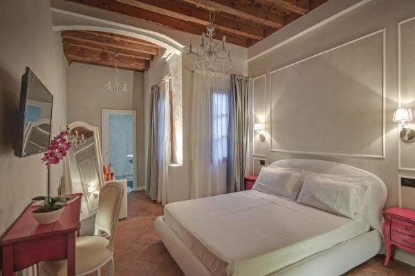 Na fotografii je vidět objekt Residenza d'epoca Borgo Albizi nacházející se ve městě Florencie.