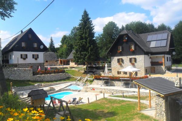 På bilden syns objektet Plitvice Etno House I som ligger i staden Plitvička Jezera.