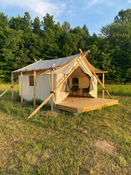 A la foto es mostra l'objecte Off Map Glamping situat a la ciutat de Lacota.