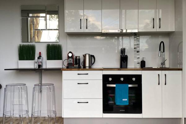 Фотография 3: Tiny House in Belconnen 1BR Self Contained Complete Home Filtration as seen on The Block Phillip Island Wine