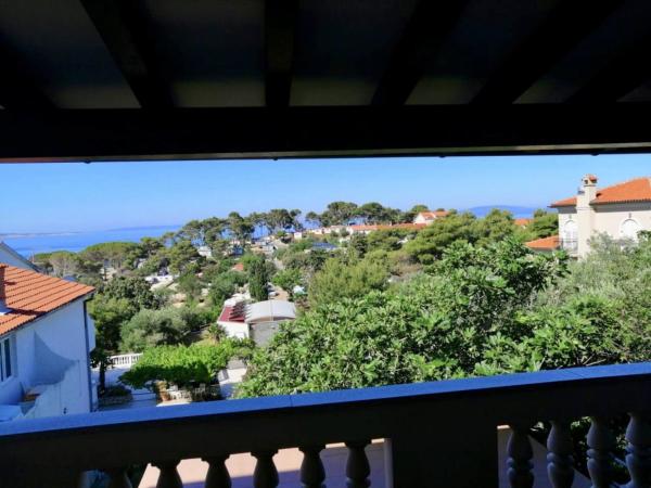På billedet ses objektet Guesthouse Banjol (605) beliggende i byen Banjol.