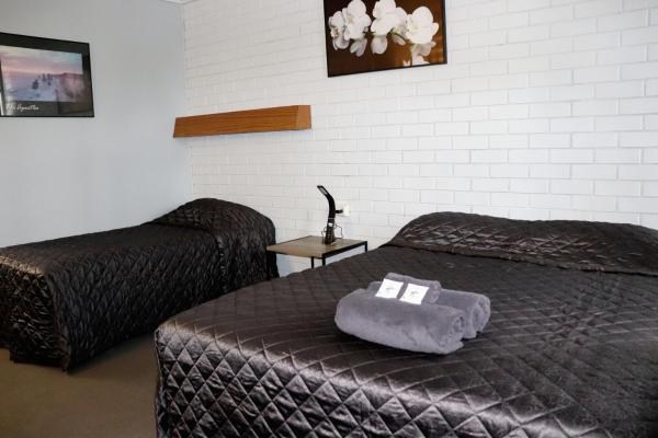 The photo shows the Edenhope Motor Inn located in the city of Chetwynd.